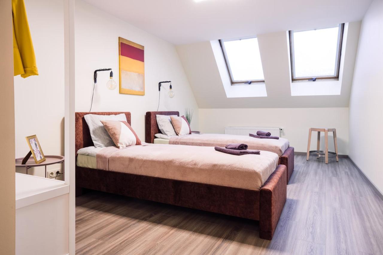 Rothko Apartment/8 Guests/4Bedrooms/Riga Old Town Exterior photo