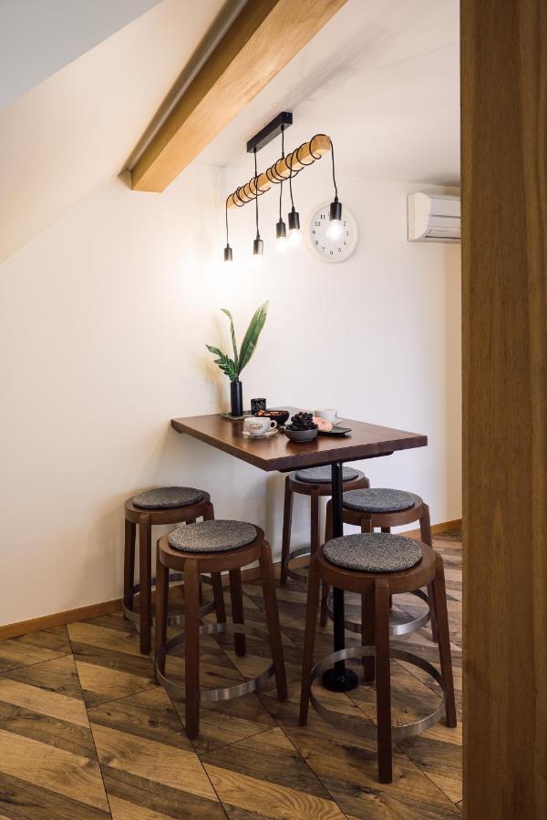Rothko Apartment/8 Guests/4Bedrooms/Riga Old Town Exterior photo